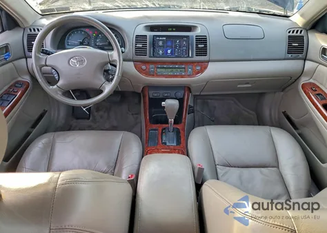 2002 Toyota Camry Le z USA, uszkodzony, nr VIN 4T1BF30KX2U510289